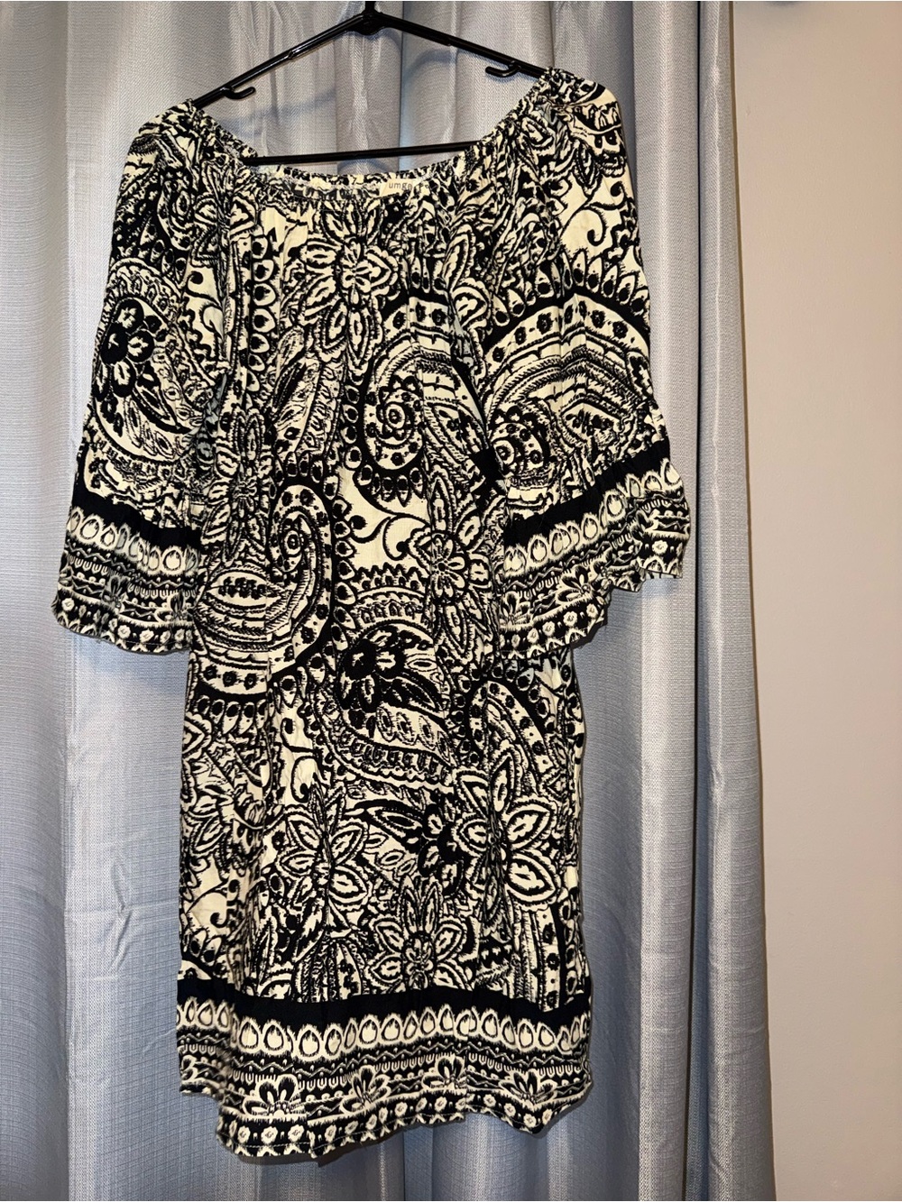 Black & White Paisley Off-Shoulder Women’s Dress